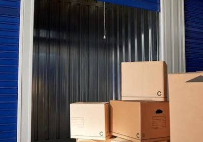 imgi_17_almacen-nave-industrial-alquiler-empresarios-o-particulares-cajas-carton-reciclable-encima-estanteria-paletizada_935394-4124