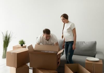 imgi_18_young-spouses-carrying-boxes-relocating-new-flat_1163-4144